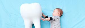 ¿Qué puedo hacer para aliviar las molestias de dentición de mi bebé?